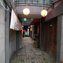 ちょっとお洒落な小路って感じです