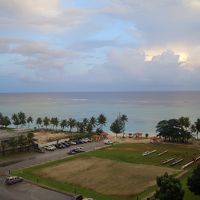 部屋からの景色。海が真ん前ではないですが、見えます。