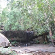 雨期になると滝になるらしい