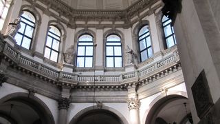 ひときわ目立つ