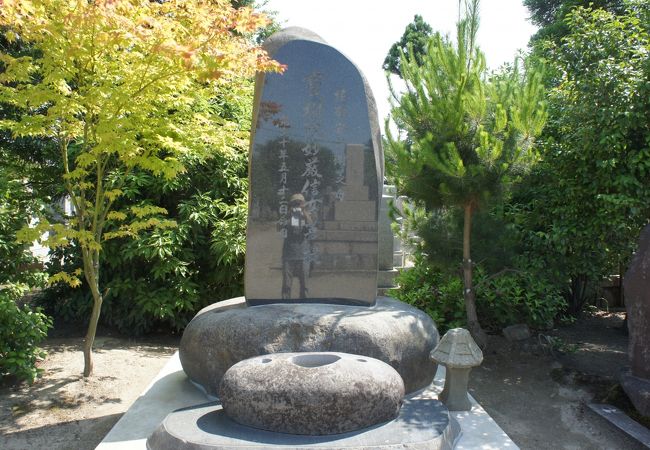 安兵衛の母るいの墓碑