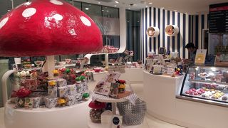 かわいいケーキも勢揃い！