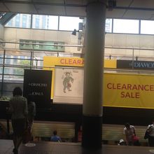 ダイヤモンド地下街入り口の階段