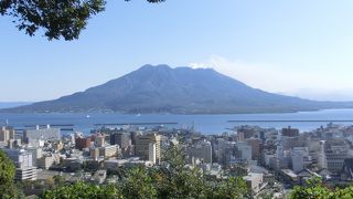 桜島と鹿児島市内を見渡すビュースポット