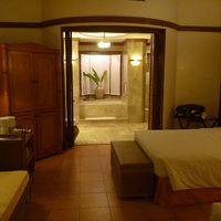 突き当りが浴槽