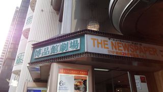 銀座中央通りの終点のようなところにあります。