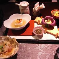 前菜たち。器の彩りもきれいです。