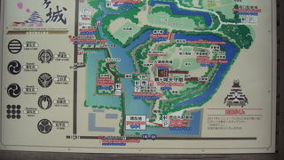 会津若松城址が公園になっています。