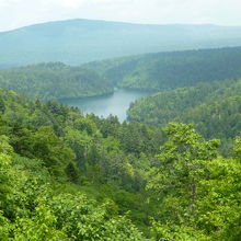 敷地内のどこに移動しても湖２つは見られませんでした。