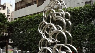 大きなモニュメントです