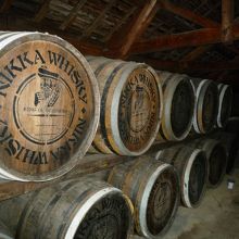 ウイスキー樽の倉庫