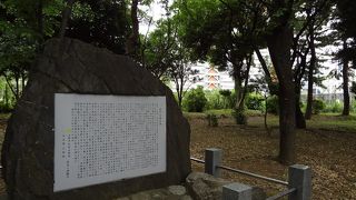 人知れぬ石碑です