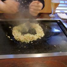 ドーナツ状に土手を作ります