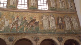 保存状態のいいモザイクが大量に見えます