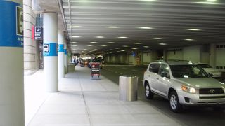 シャトルバス乗り場がわかりにく