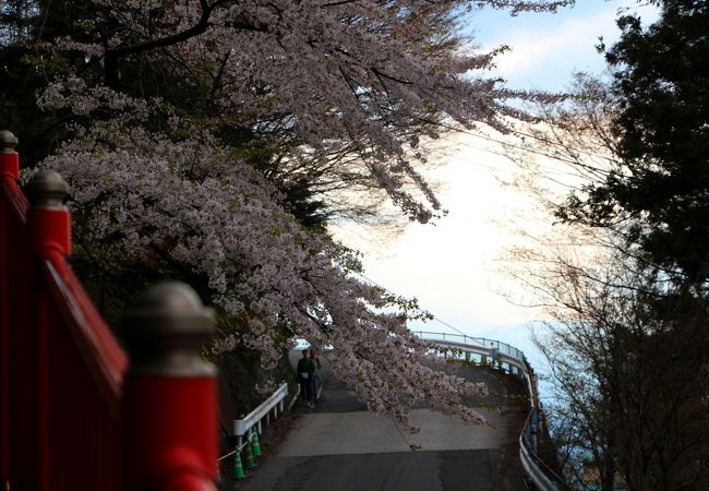 渋温泉まで歩いて15分−渋温泉を見下ろす高台にある沓野温泉