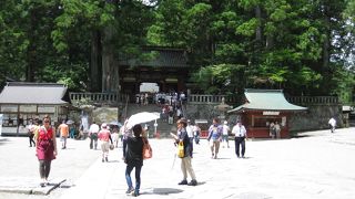 ここでチケットを見せる。