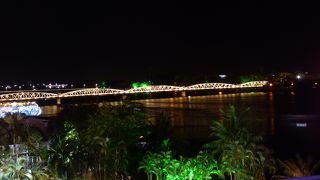 チャンテイン橋のライトアップ