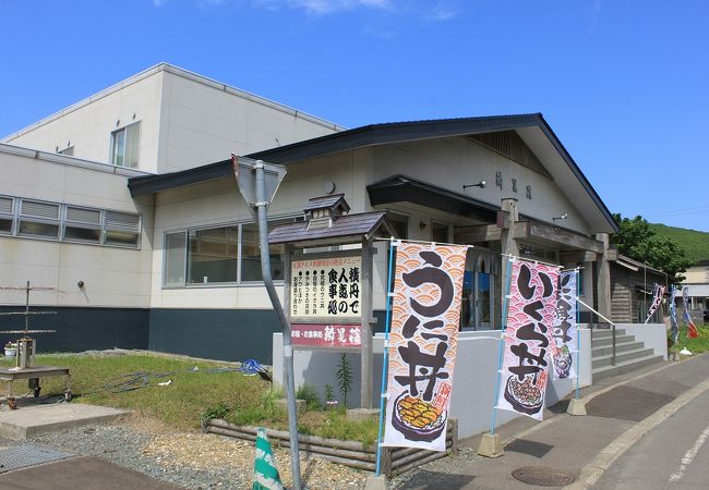 お店の外観で、民宿もやっています