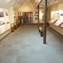 建物２階は資料館です。