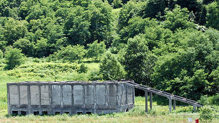 原炭ポケットが残る炭鉱跡