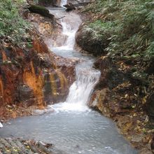 滝のようになっているところもある。