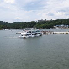 遊覧船が出発しました。