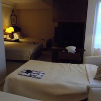 デラックスツインにベットを4台入れてもらいました。