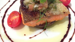 パンもサラダも食べ放題★