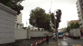 飯倉交差点の近くにあります