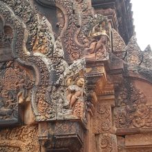 とにかく彫刻が細かいッ！