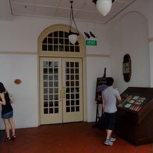 ２階にある店の入口