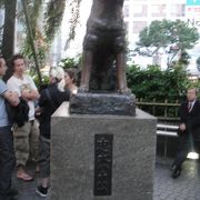 日本で一番有名な犬の銅像