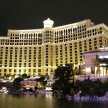 ライトアップされたベラージオ