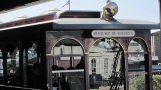 レトロ列車で園内景色を楽しむ