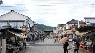 いろいろなおみやげ屋さんがそろっていま～す。