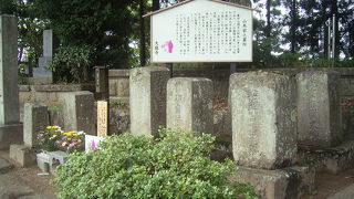 山本家の墓所があります。