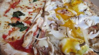 石釜で焼きあげるピッツァが美味！