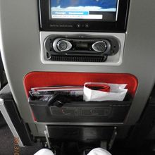 足元はさほど広くない