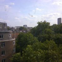 左上にロンドンアイがちょっと覗いています。見えないかなぁ？