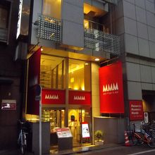 メゾン・デ・ミュゼ・デュ・モンド建物入口