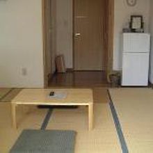 部屋は８畳あって広い