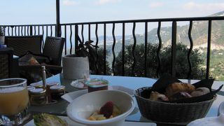 何の工夫もない朝食です