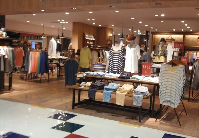 ターゲット 20～30歳代の男女なんだそうです。