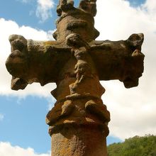 教会前の十字架