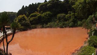 日によって違うのかな・・・温泉は赤くありません