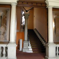 旧館のエントランスを入った所。