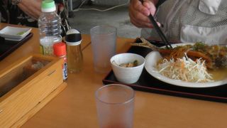 名護の漁港にある食堂