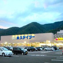 駐車場も店も広くなって使えそう