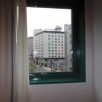 窓は小さめですが眺望はあります